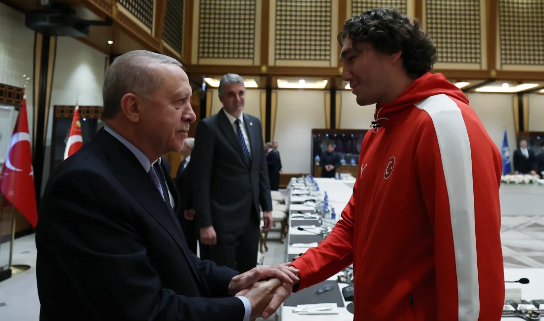 Cumhurbaşkanı Recep Tayyip Erdoğan, 2025’te gümüş madalya kazanan A Milli