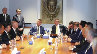 Fenerbahçe Başkanı Sadettin Saran, mazbatasını aldı. Ali Koç’un da katıldığı