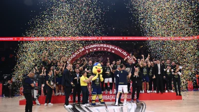Fenerbahçe Beko, Beşiktaş’ı 85-83 yenerek 38. Cumhurbaşkanlığı Kupası’nı kazandı. MVP