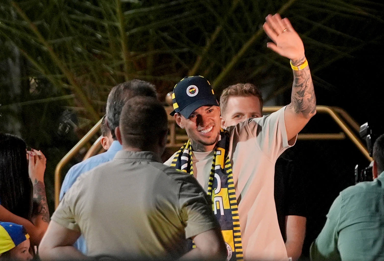 Fenerbahçe’nin yeni transferi Ederson, İstanbul’a gelerek sarı-lacivertli taraftarlarda büyük heyecan