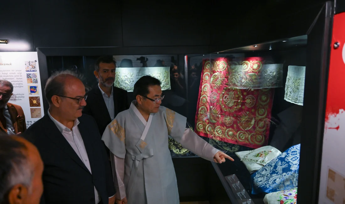 Kültür Yolu Festivali’nde Güney Kore’nin bohça sanatı ve Hanbok defilesi