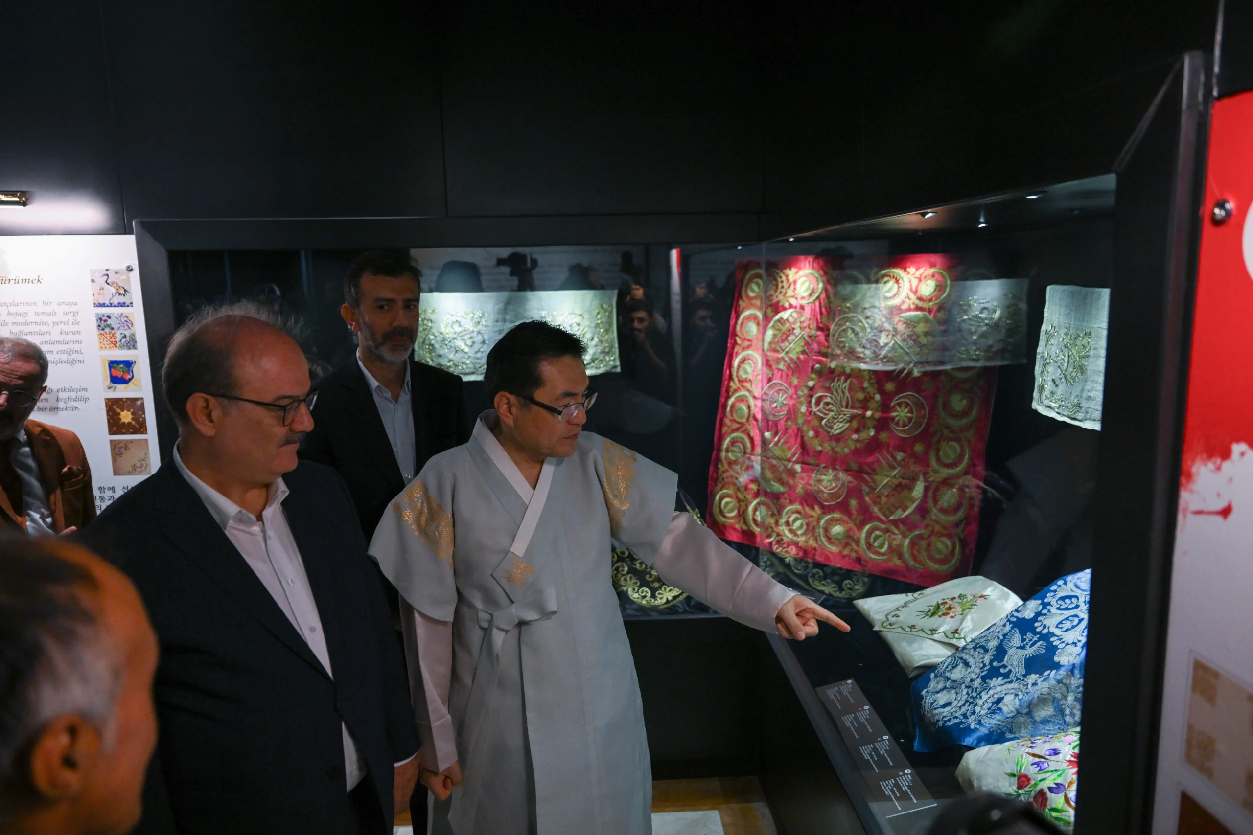 Kültür Yolu Festivali’nde Güney Kore’nin bohça sanatı ve Hanbok defilesi