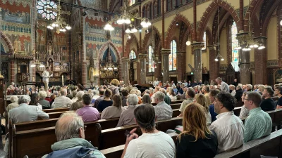 Dünya Barış Günü’nde Amsterdam’da düzenlenen yürüyüşte farklı dinlerden temsilciler Gazze