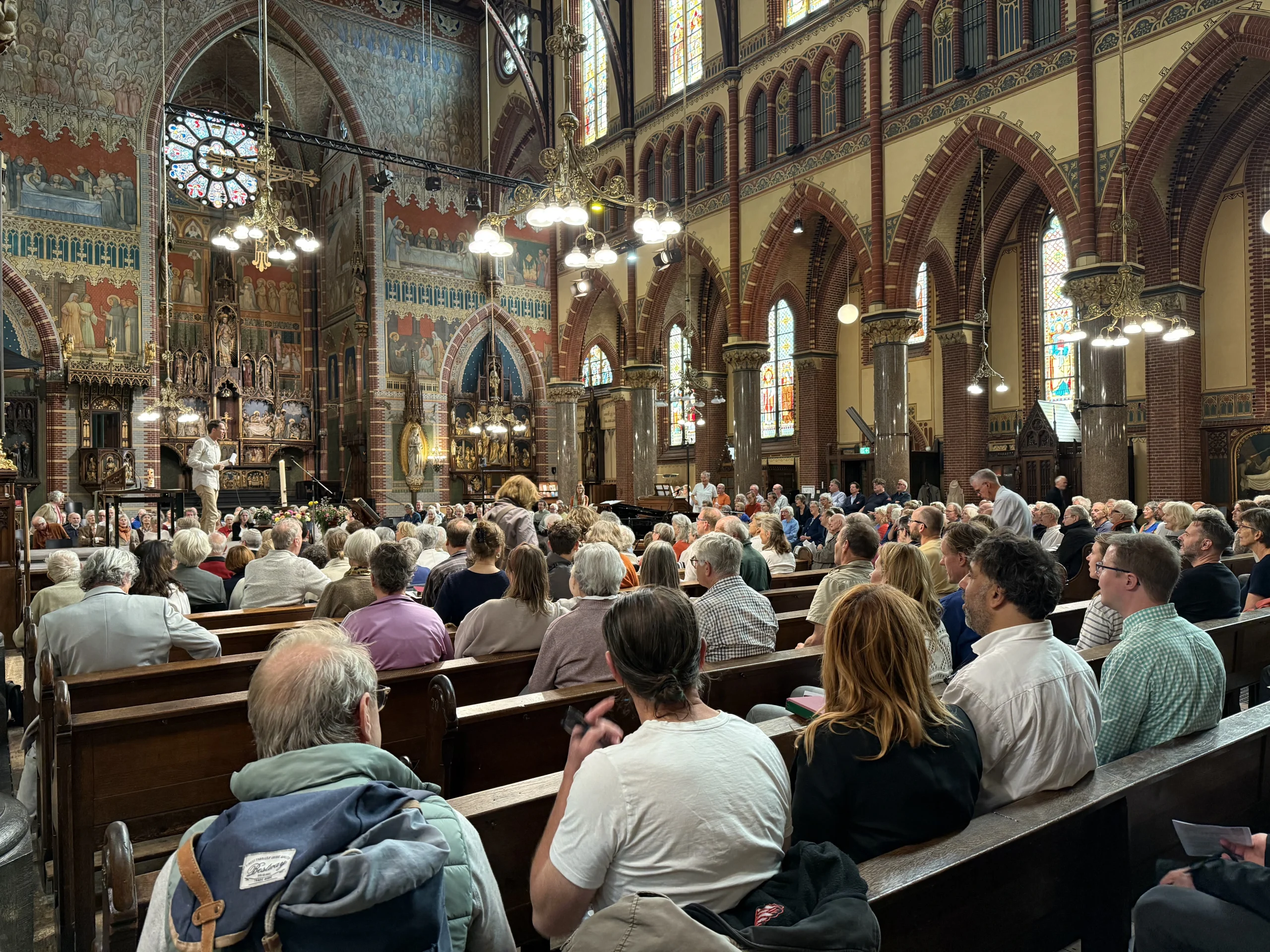 Dünya Barış Günü’nde Amsterdam’da düzenlenen yürüyüşte farklı dinlerden temsilciler Gazze
