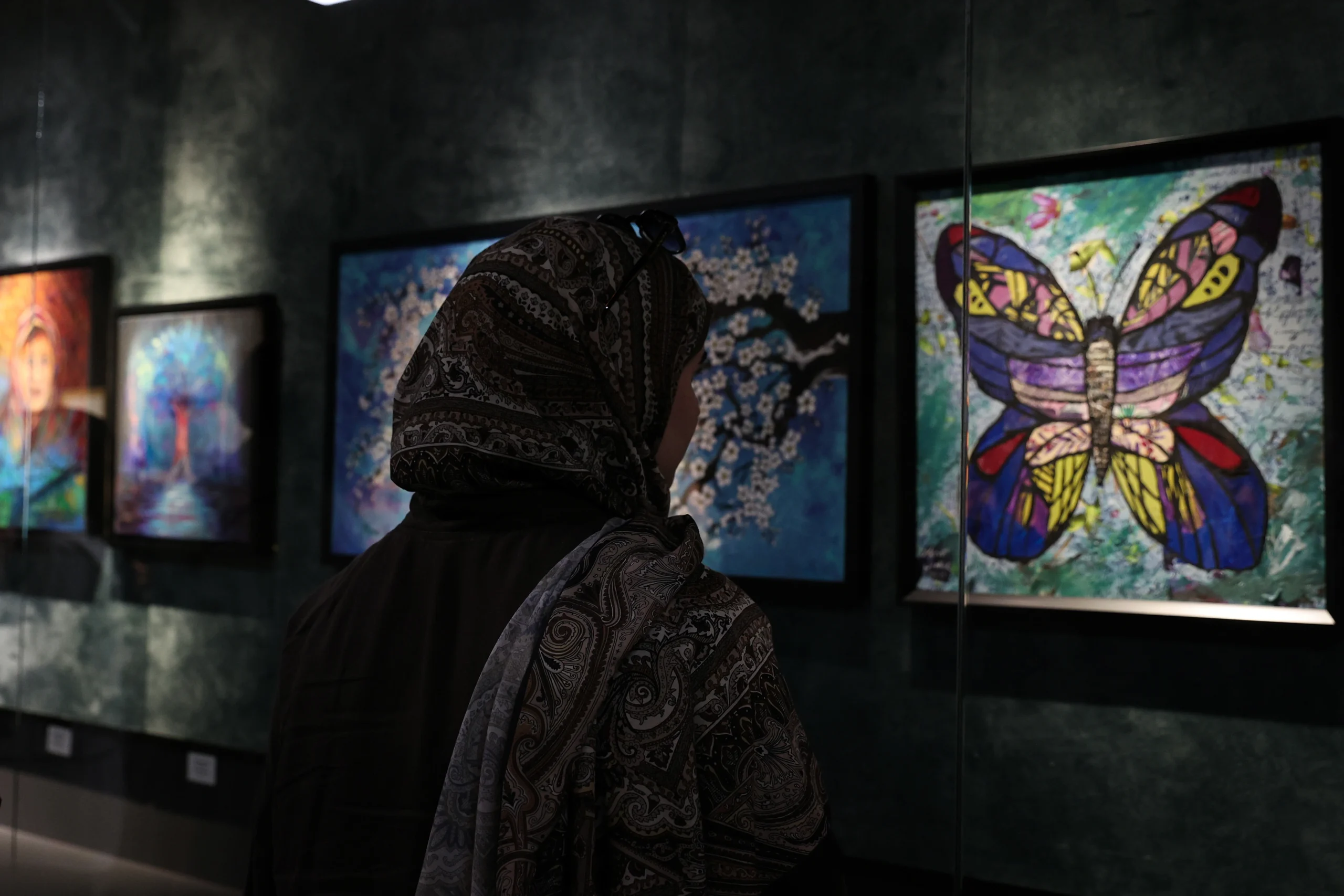 Ressam Cemal Toy’un öncülüğünde hazırlanan “Tek ve Çok” sergisi, İstanbul’un