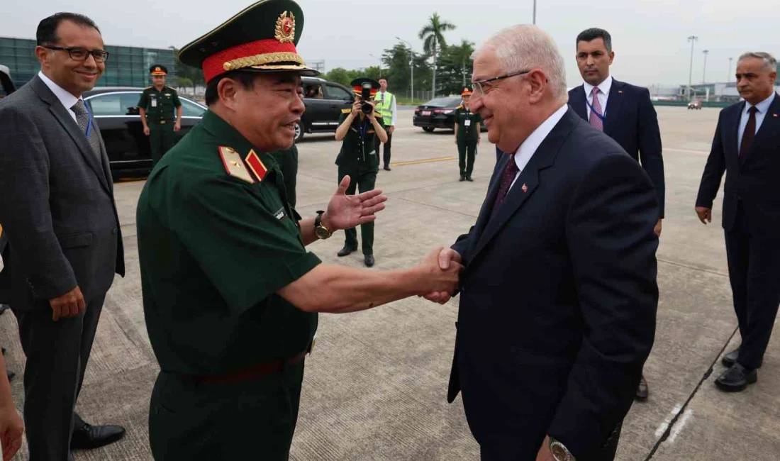 Milli Savunma Bakanı Yaşar Güler, Vietnam Savunma Bakanı Phan Van