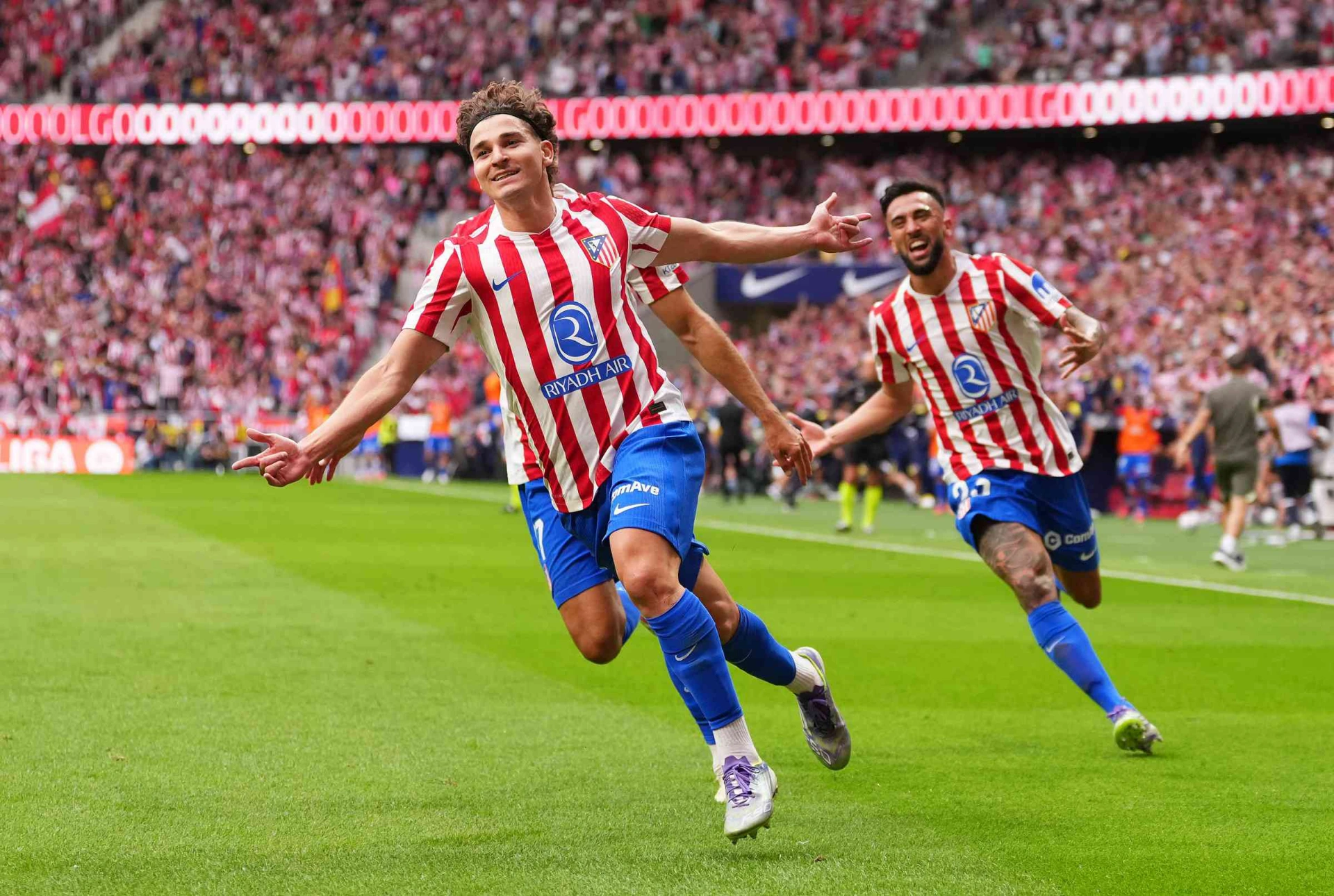 Atletico Madrid, Real Madrid’i 5-2 yenerek derbide gülen taraf oldu.