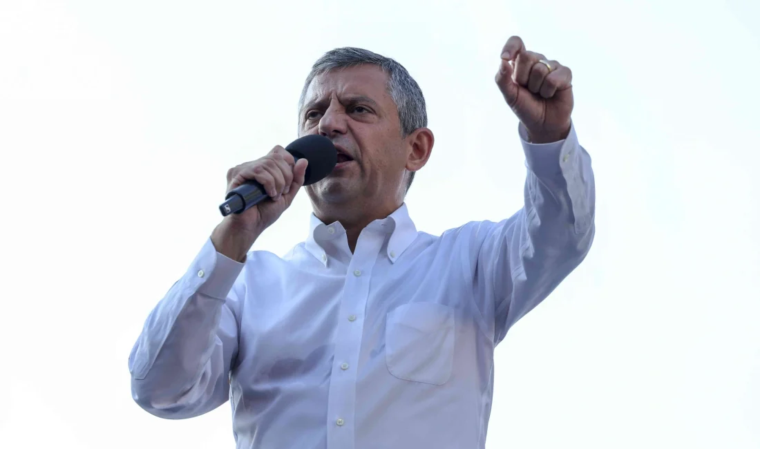 CHP lideri Özel, iktidarın yoksulluğu artırdığını söyleyerek, halkın partisi olarak