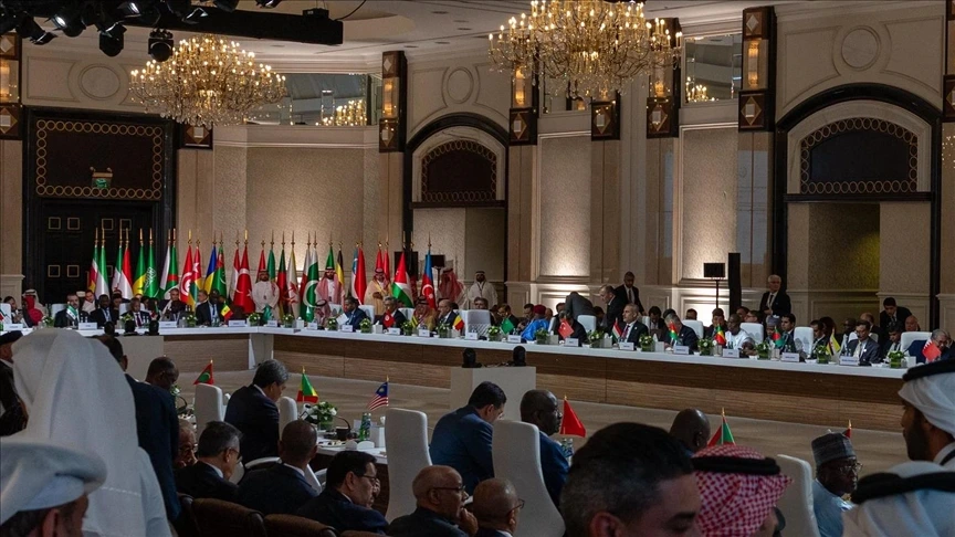 Doha’daki İİT-Arap Birliği Ortak Zirvesi, İsrail’in Katar saldırısını kınadı. Bildiride,