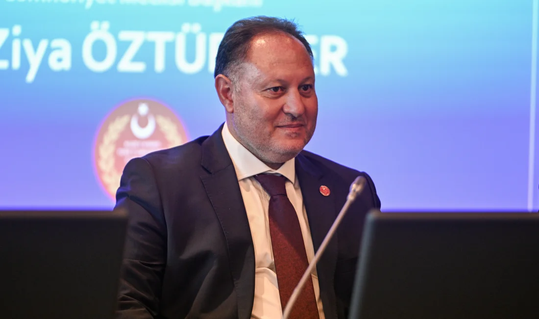 Ziya Öztürkler, Ankara’daki konferansta Türk gençleriyle bir araya gelerek Kıbrıs
