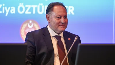 Ziya Öztürkler, Ankara’daki konferansta Türk gençleriyle bir araya gelerek Kıbrıs