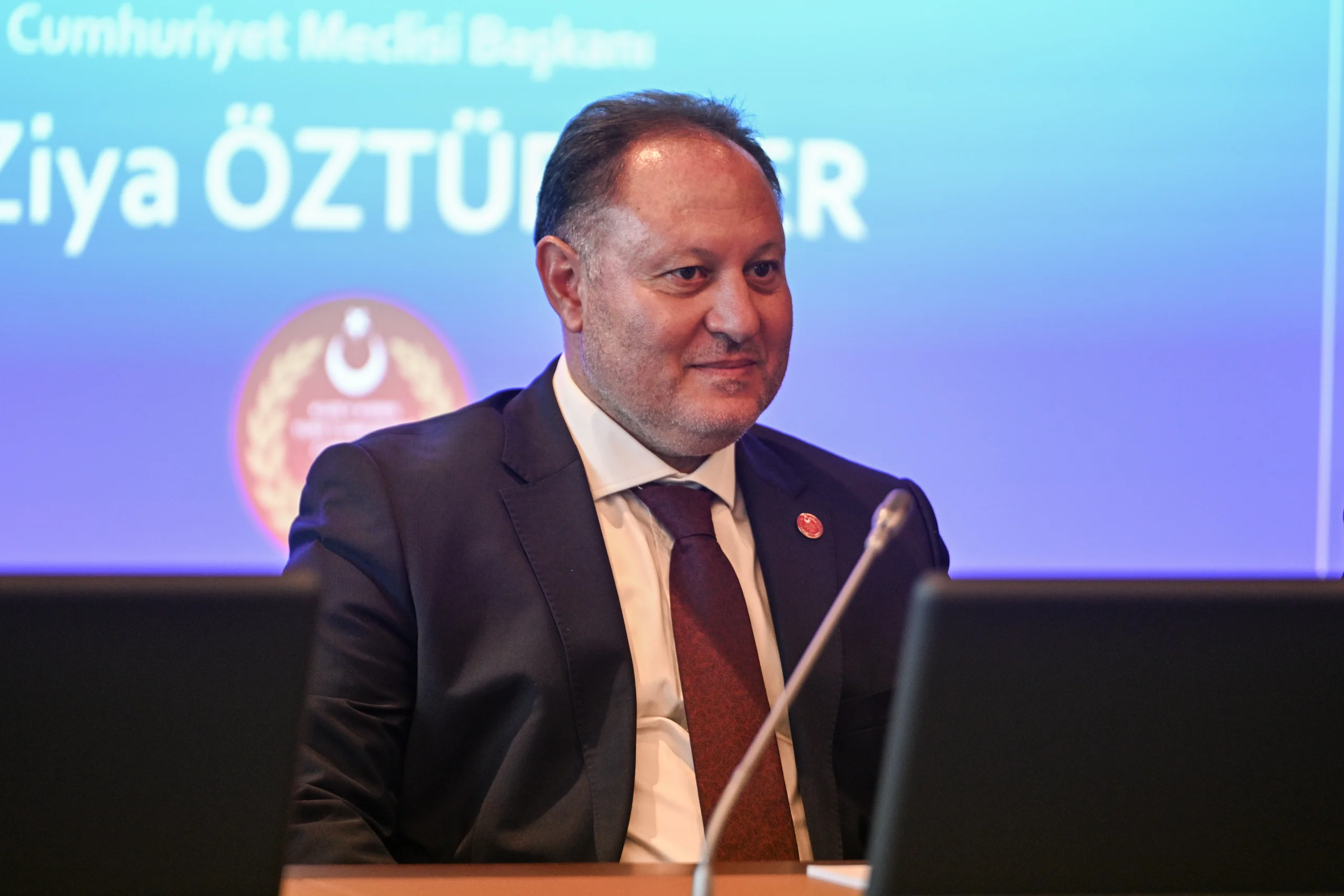 Ziya Öztürkler, Ankara’daki konferansta Türk gençleriyle bir araya gelerek Kıbrıs