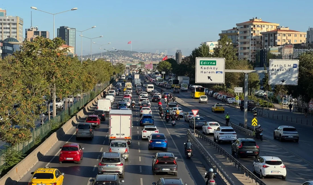 Kara Yollarında Çalışmalar Sürüyor: Sürücüler Dikkatli Olmalı Türkiye genelinde kara yollarında sürdürülen bakım ve yapım çalışmaları nedeniyle