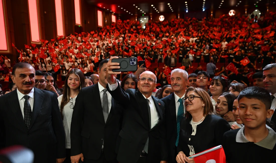 Gaziantep’te gençlerle buluşan Bakan Şimşek, “Türkiye’de fırsat eşitliği olmasa bugün