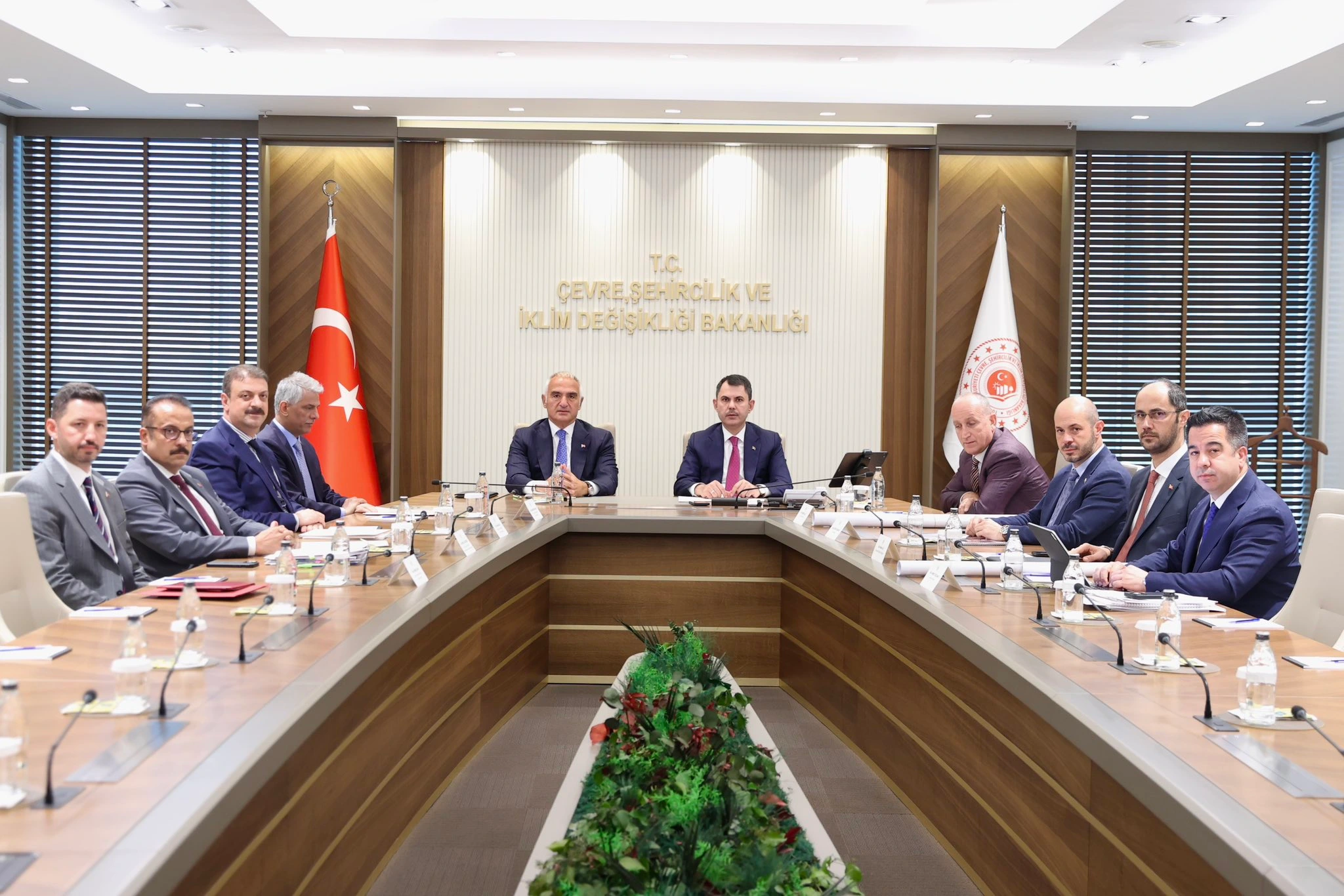 Bakanlar Murat Kurum ve Mehmet Nuri Ersoy, depremden etkilenen şehirlerdeki