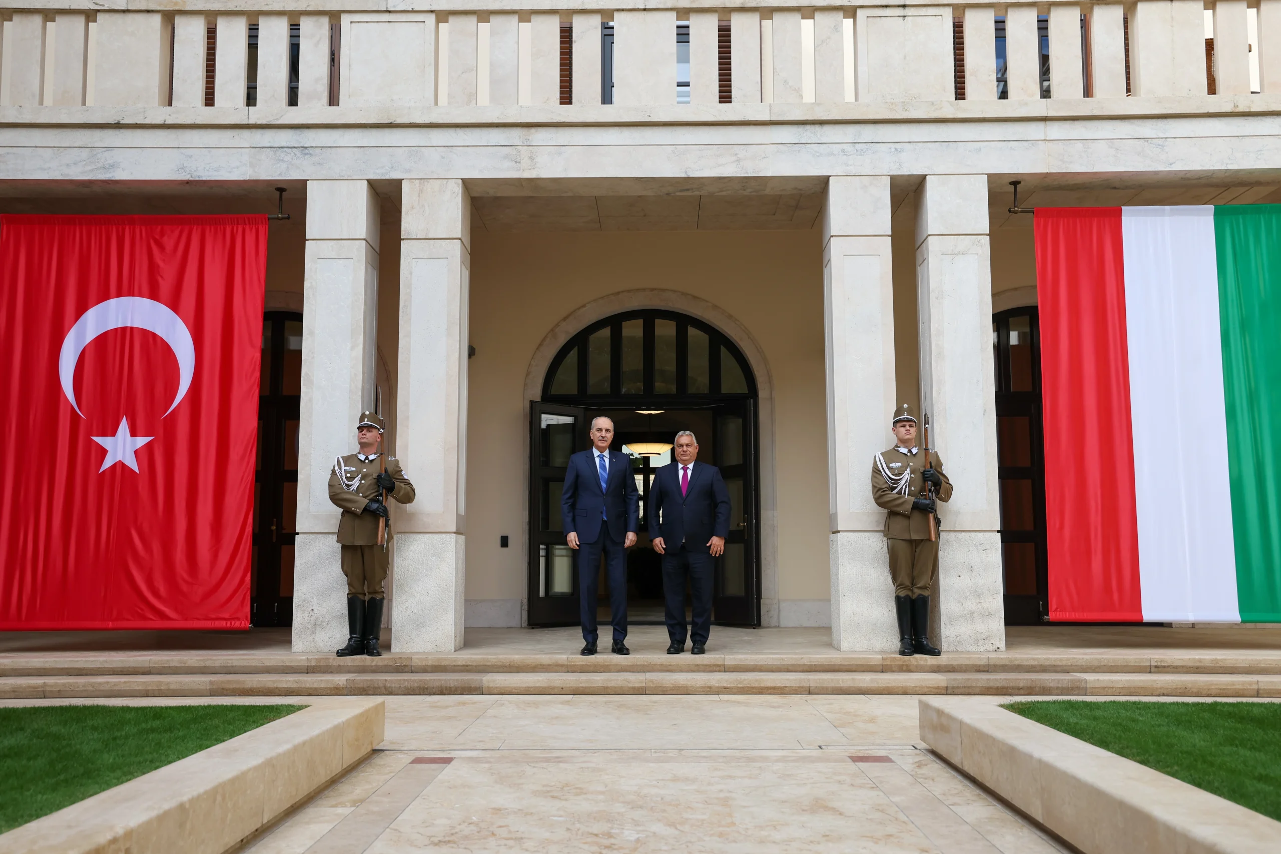 TBMM Başkanı Numan Kurtulmuş, resmi temaslarda bulunmak üzere gittiği Macaristan'da