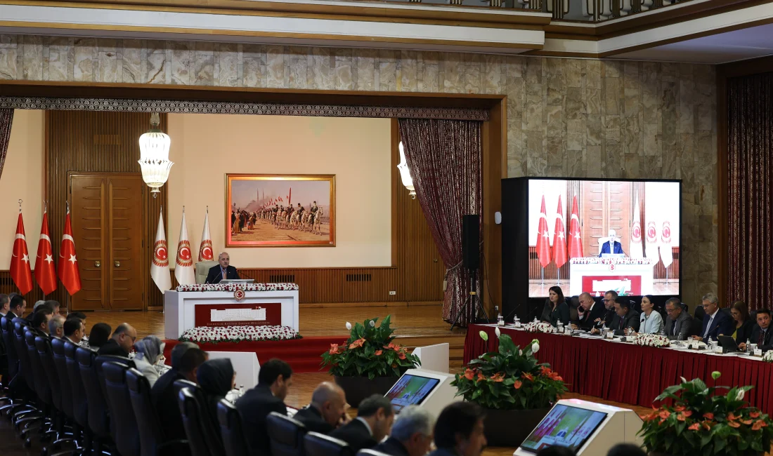 TBMM Başkanı Kurtulmuş: Nihai barış için elimizi çabuk tutmalıyız TBMM Başkanı Kurtulmuş, Milli Dayanışma, Kardeşlik ve Demokrasi Komisyonu toplantısında