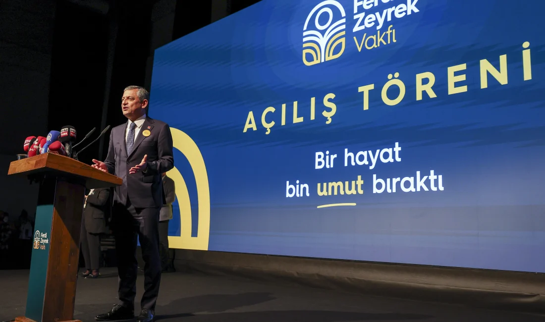 CHP lideri Özgür Özel, Manisa’da açılışı yapılan Ferdi Zeyrek Vakfı’nın