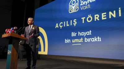 CHP lideri Özgür Özel, Manisa’da açılışı yapılan Ferdi Zeyrek Vakfı’nın