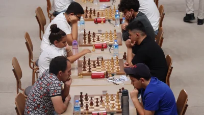 Türkiye’nin dört bir yanından sporcuların katıldığı Hızlı ve Yıldırım Satranç