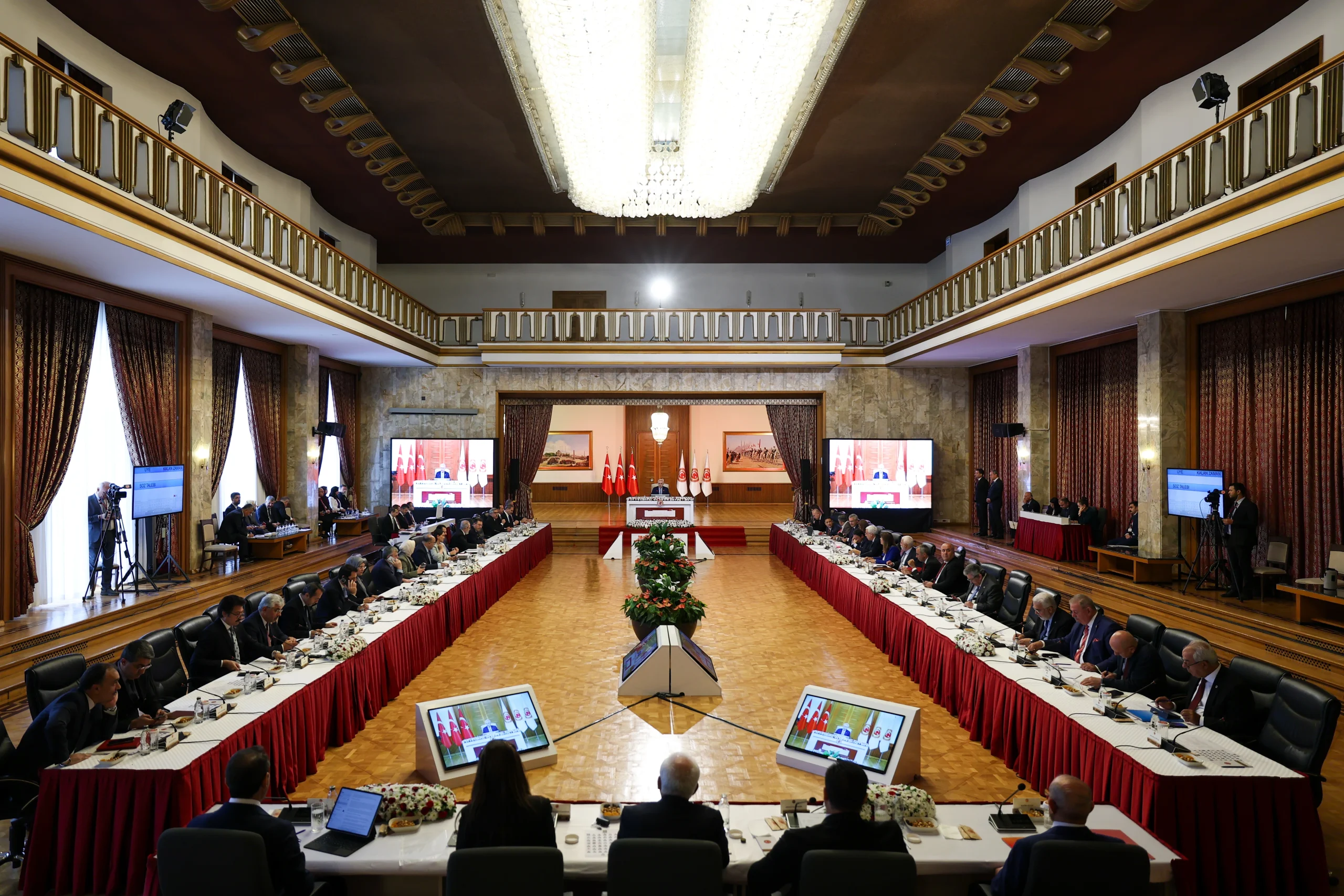 “Terörsüz Türkiye” hedefiyle toplanan Milli Dayanışma, Kardeşlik ve Demokrasi Komisyonu’nda