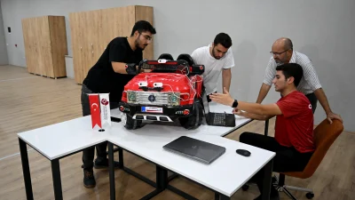 OSTİM’li öğrenciler TEKNOFEST’te icatlarını sergiliyor OSTİM Teknik Üniversitesi öğrencileri, Cezeri Merkezi’nde geliştirdikleri projelerle TEKNOFEST’te sahneye