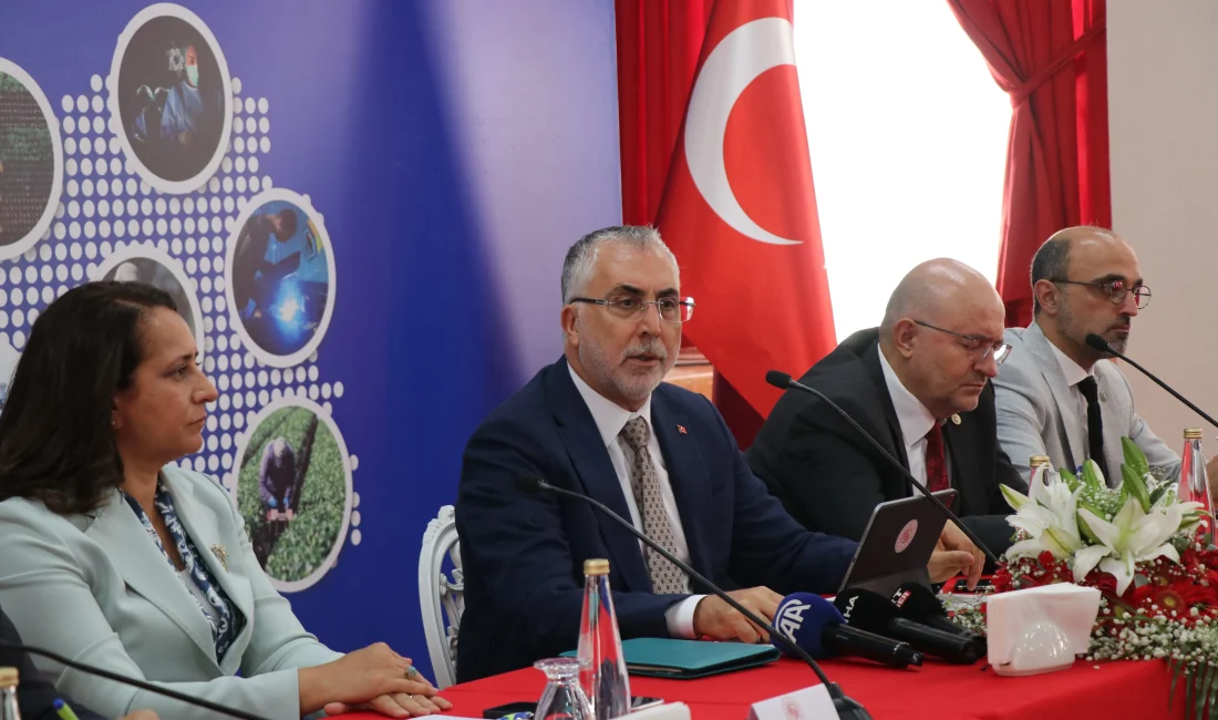 Çalışma ve Sosyal Güvenlik Bakanı Vedat Işıkhan, Burdur’da yaptığı konuşmada