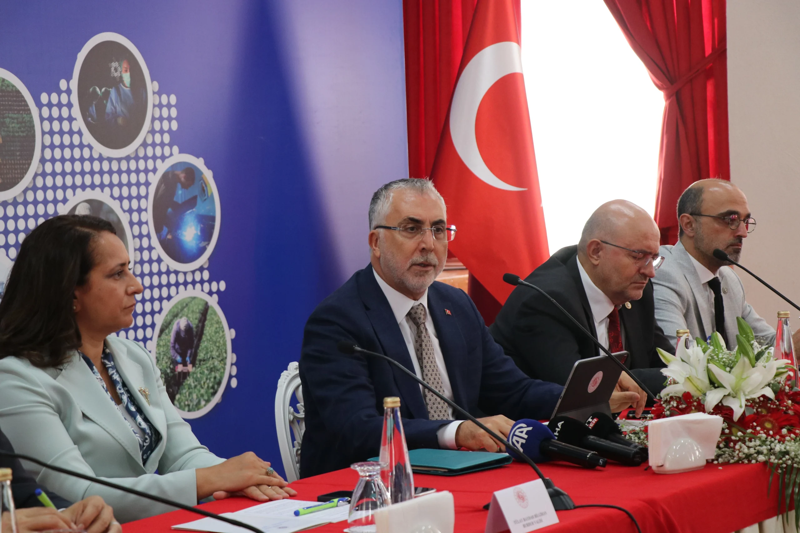 Çalışma ve Sosyal Güvenlik Bakanı Vedat Işıkhan, Burdur’da yaptığı konuşmada