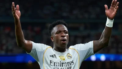 Vinicius ile Madrid’de sözleşme krizi büyüyor Real Madrid, Vinicius Jr’a yeni sözleşme teklifini değiştirmeyi reddediyor. Xabi