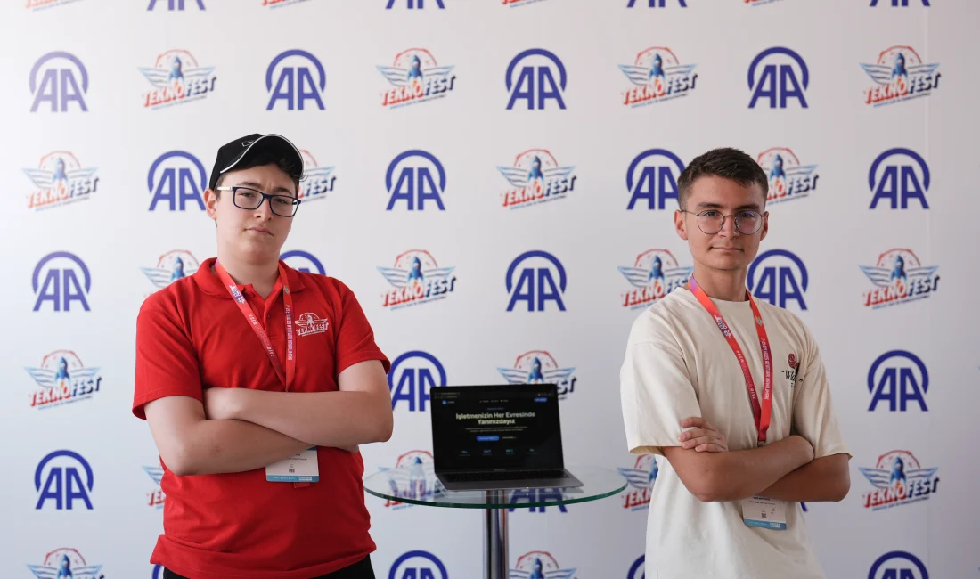 Liseli gençlerin yapay zekâ projesi işletmelere destek olacak Liseli öğrenciler, geliştirdikleri Locke Finans projesiyle işletmelere yapay zekâ desteği