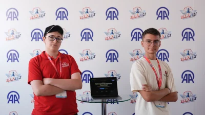 Liseli gençlerin yapay zekâ projesi işletmelere destek olacak Liseli öğrenciler, geliştirdikleri Locke Finans projesiyle işletmelere yapay zekâ desteği