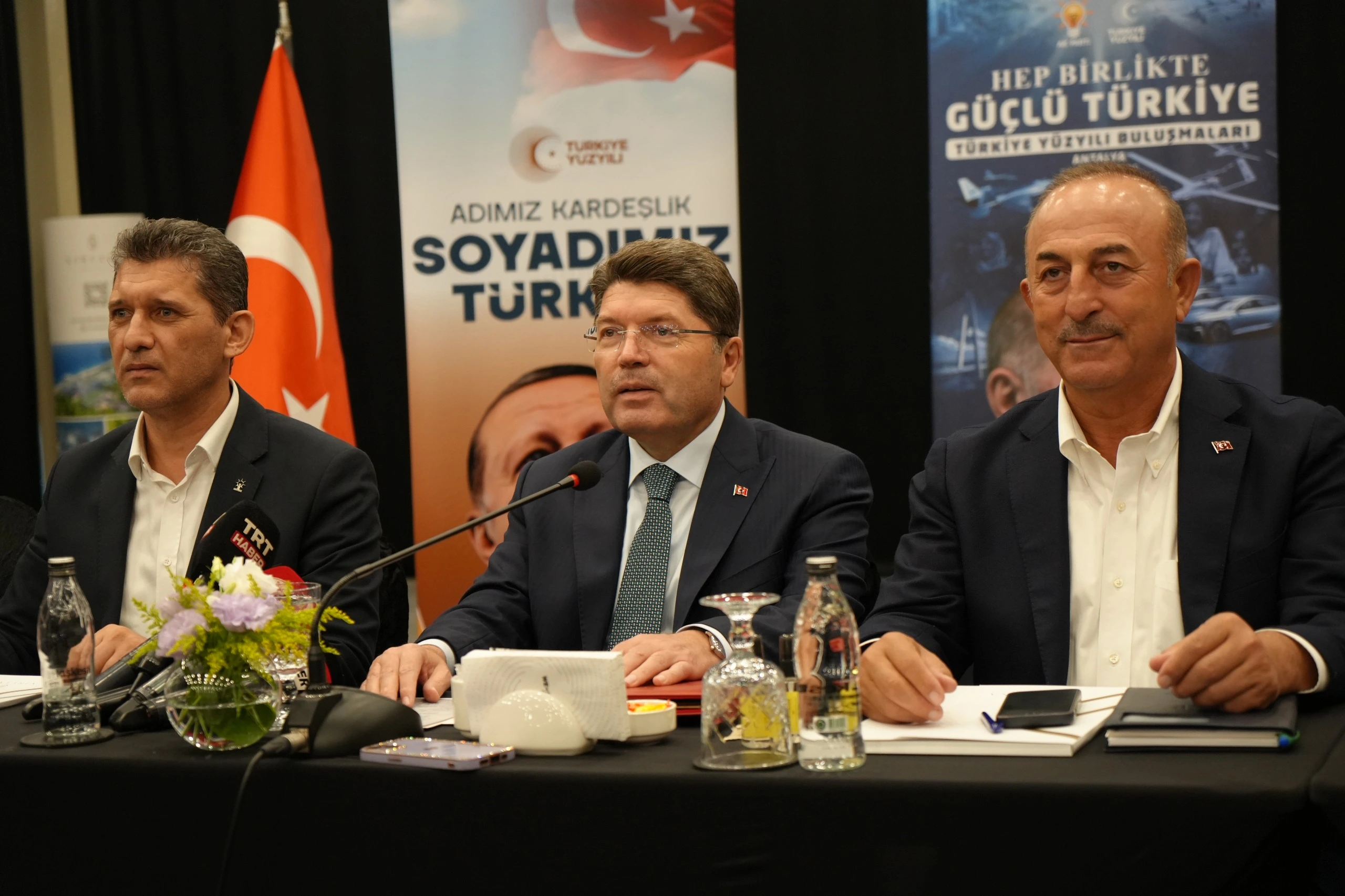 Adalet Bakanı Tunç, Antalya’da avukatlarla buluşarak milli kanunlardan yapay zeka