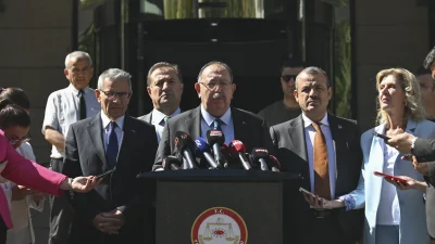 YSK, CHP'nin İstanbul'daki olağanüstü kongresinin mahkeme kararıyla durdurulamayacağını belirterek sürecin