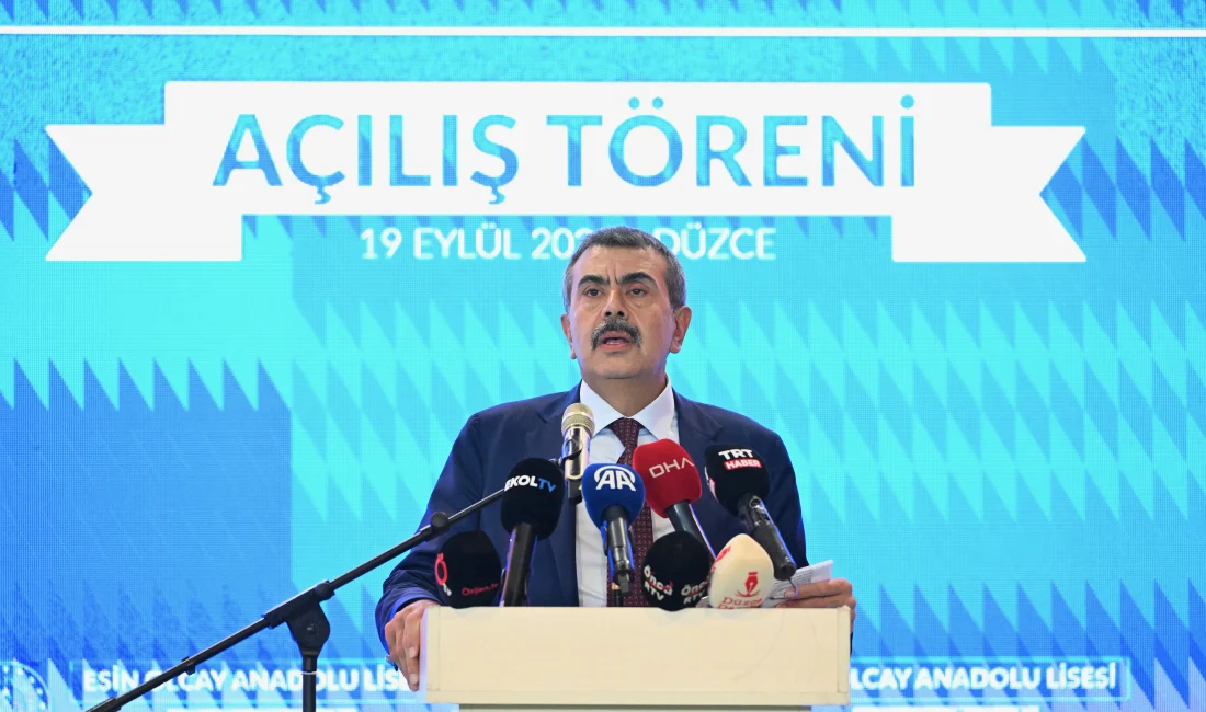 Milli Eğitim Bakanı Yusuf Tekin, Düzce’de yaptığı konuşmada eğitimin başarısının