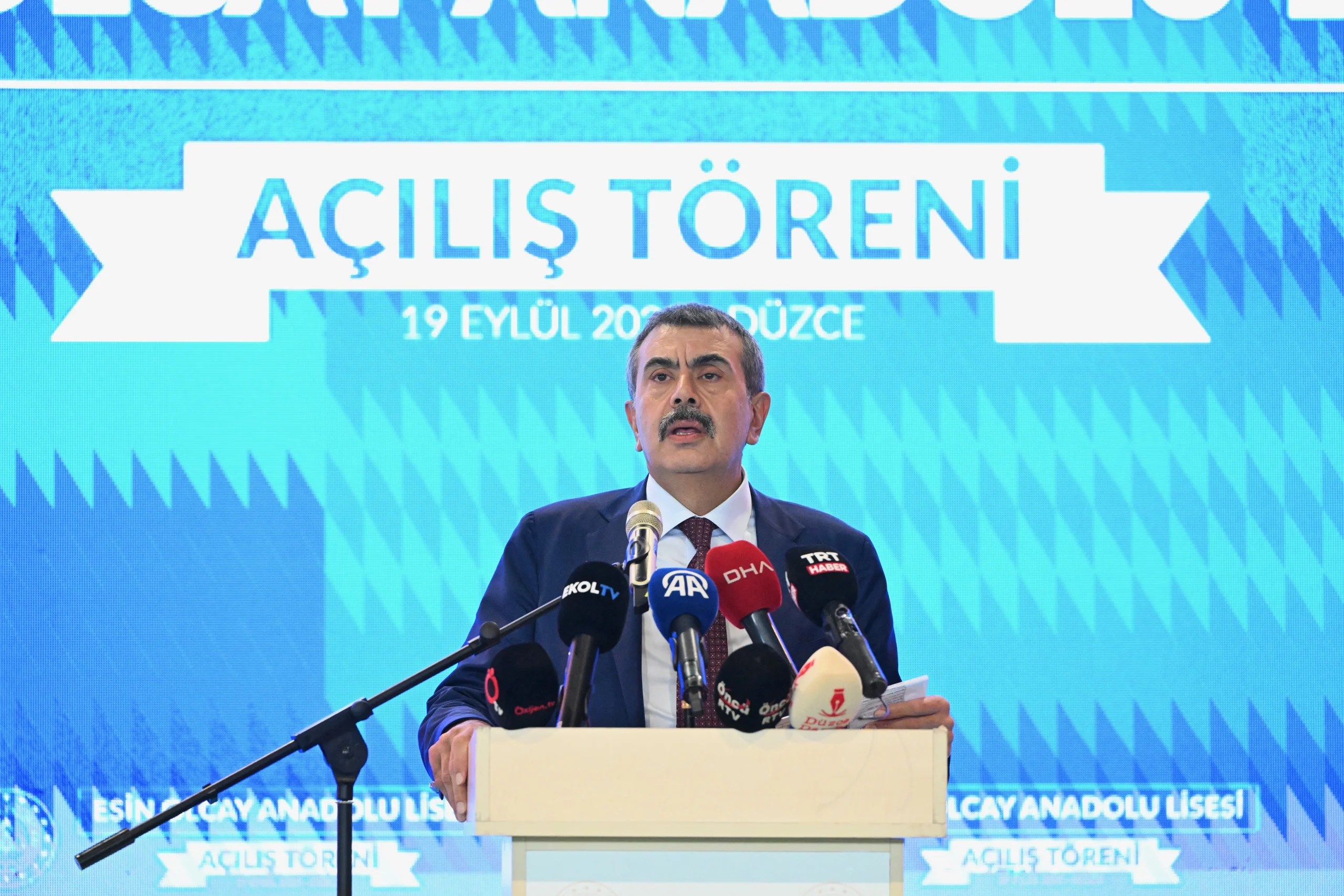 Milli Eğitim Bakanı Yusuf Tekin, Düzce’de yaptığı konuşmada eğitimin başarısının