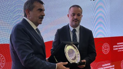 Gaziantep’te hayırseverlerle buluşan Bakan Tekin, eğitimin yalnızca öğretmenlerin değil toplumun