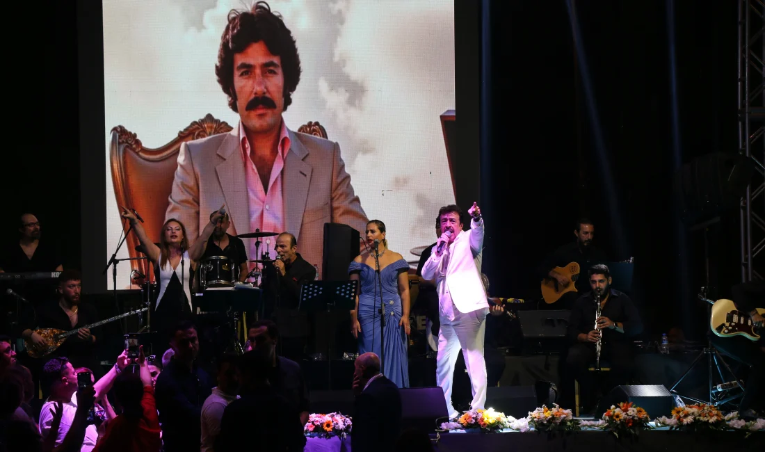 Adana’da Ferdi Tayfur’un hatıralarına ev sahipliği yapacak müze törenle açıldı.