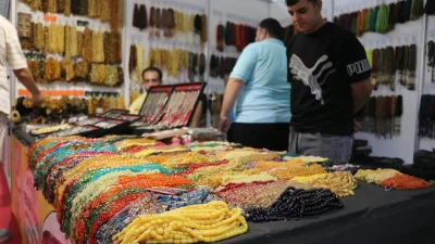 Adana’da düzenlenen 4. Tesbih ve Doğal Taşlar Fuarı, yüzlerce standı