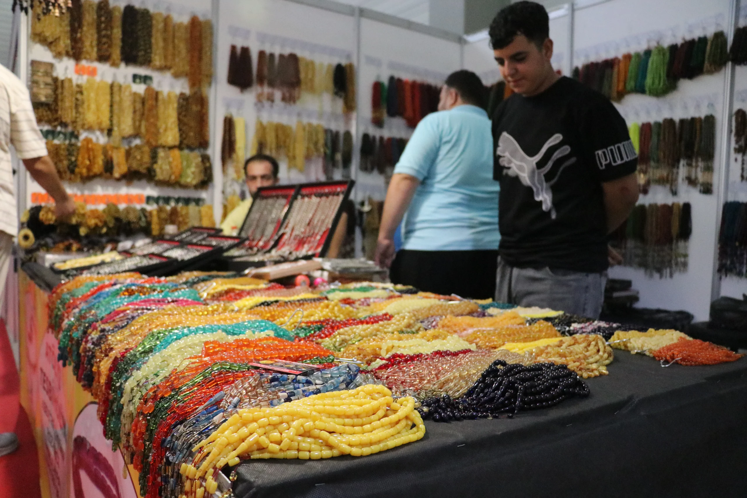 Adana’da düzenlenen 4. Tesbih ve Doğal Taşlar Fuarı, yüzlerce standı