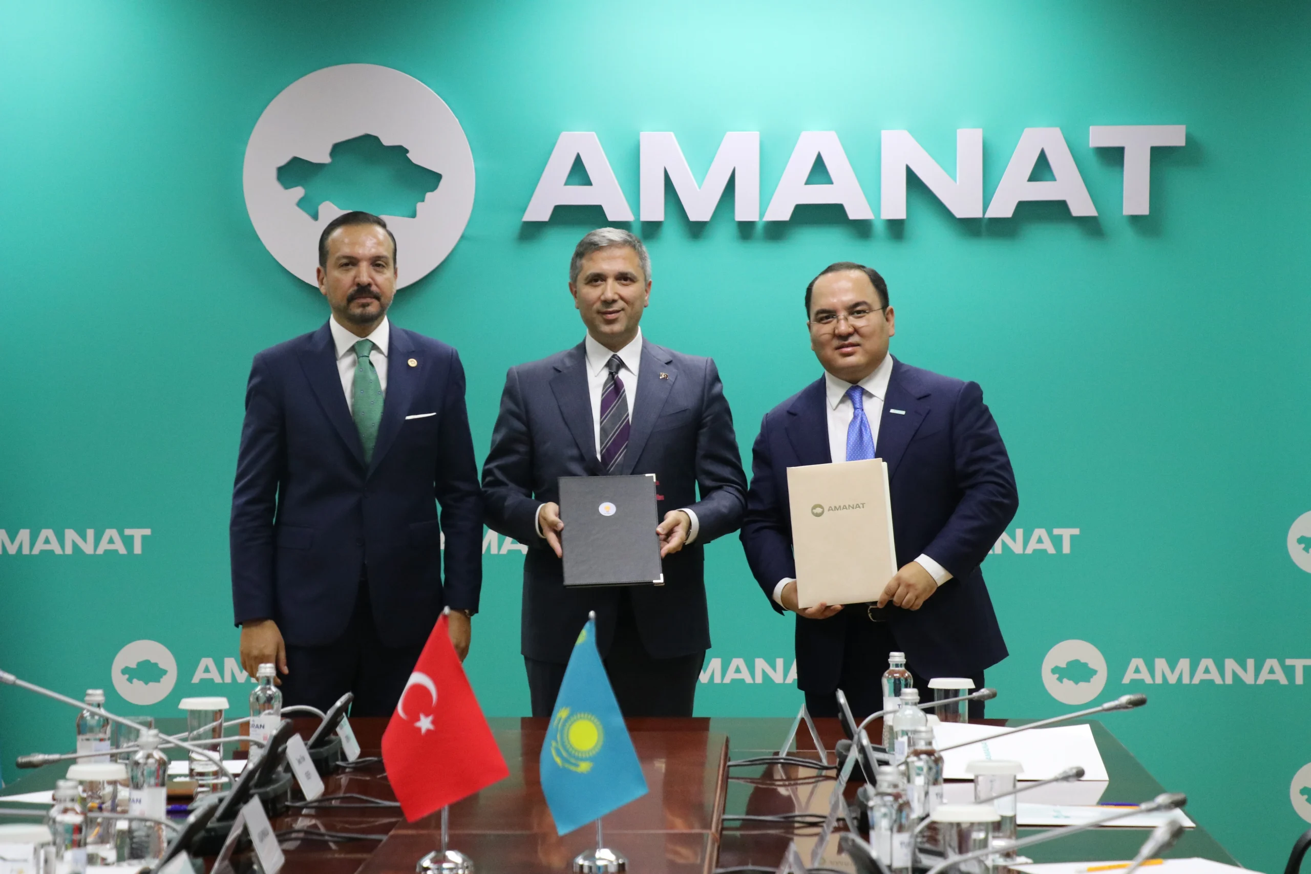 AK Parti heyeti, Kazakistan’ın başkenti Astana’da Amanat Partisi ile “İşbirliği