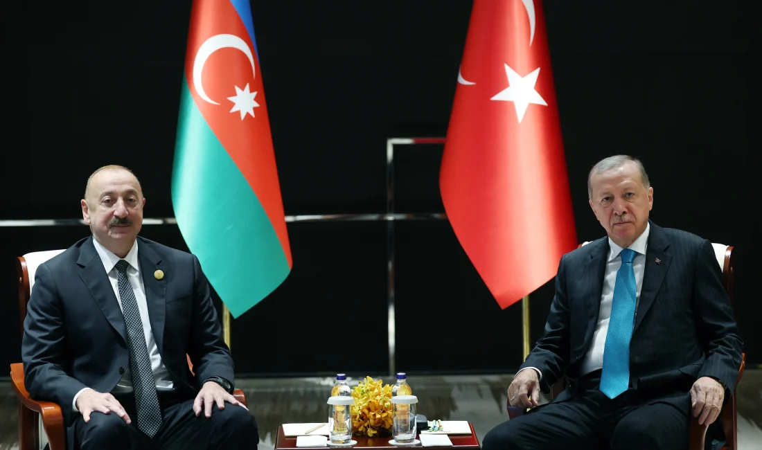 Erdoğan, Aliyev ile Şanghay Zirvesi’nde bir araya geldi Cumhurbaşkanı Erdoğan, Çin’in Tiencin kentinde Azerbaycan Cumhurbaşkanı Aliyev ile önemli