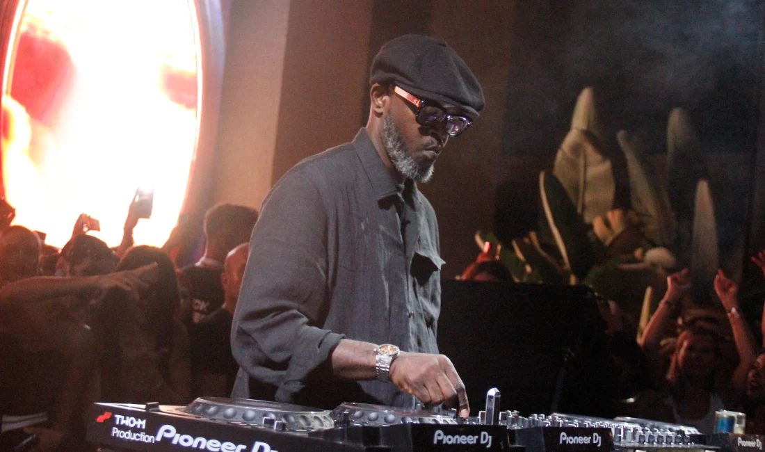 Elektronik müziğin dünyaca ünlü ismi Black Coffee, Antalya’da binlerce hayranına