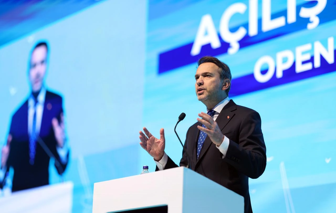 Enerji Bakanı Alparslan Bayraktar, rüzgar ve güneş enerjisinde Türkiye’nin kurulu