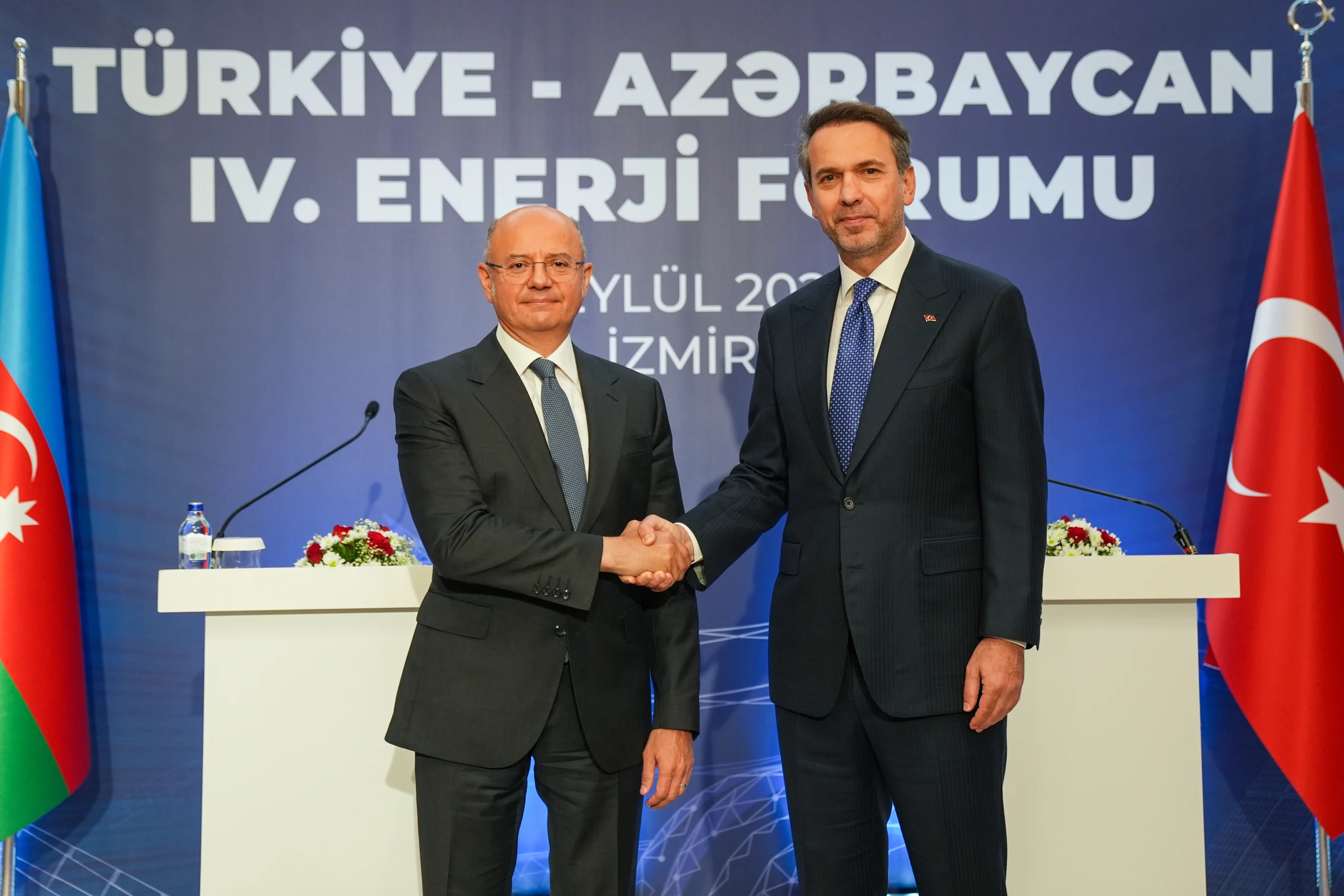 Enerji Bakanı Bayraktar, İzmir’de Azerbaycanlı mevkidaşıyla yaptığı toplantıda, iki ülkenin