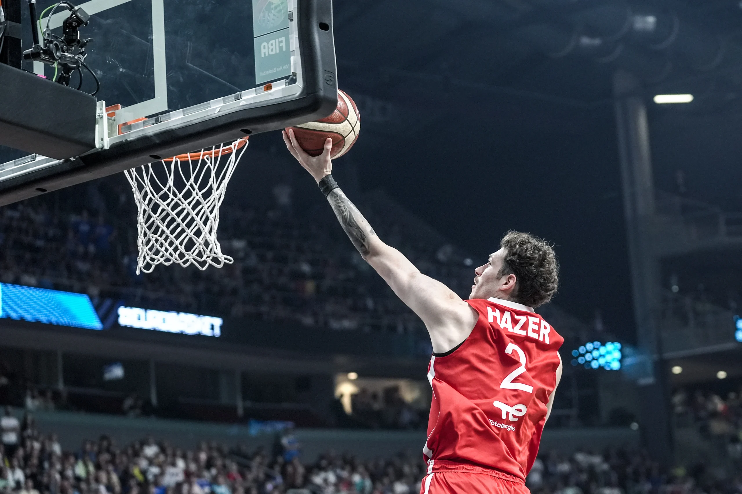Türkiye, EuroBasket 2025 yarı finalinde Yunanistan’ı 94-68 yenerek 24 yıl