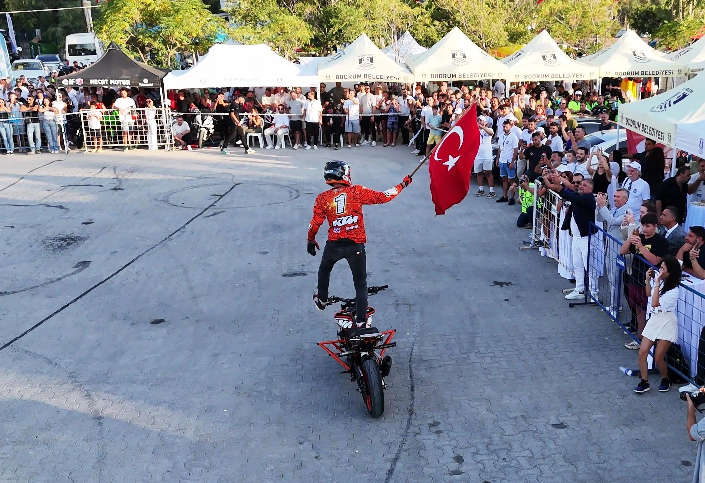 Üç gün süren Uluslararası Bodrum Motofest, motosiklet gösterileri ve konserlerle