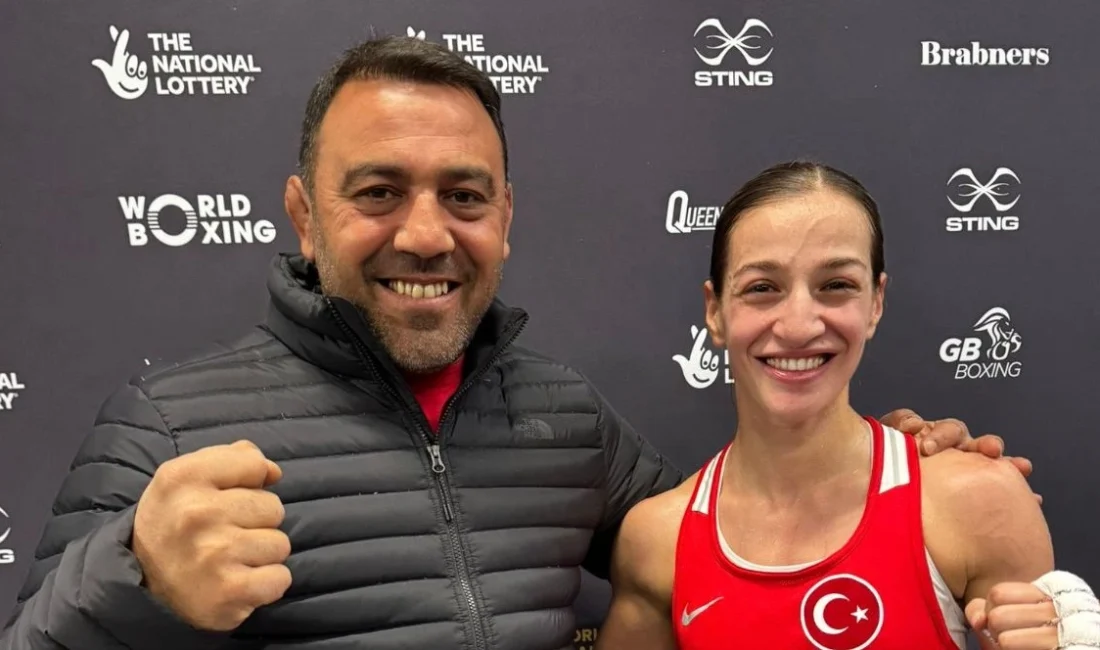 Kadınlar 51 kiloda ringe çıkan Buse Naz Çakıroğlu, Özbekistanlı rakibini