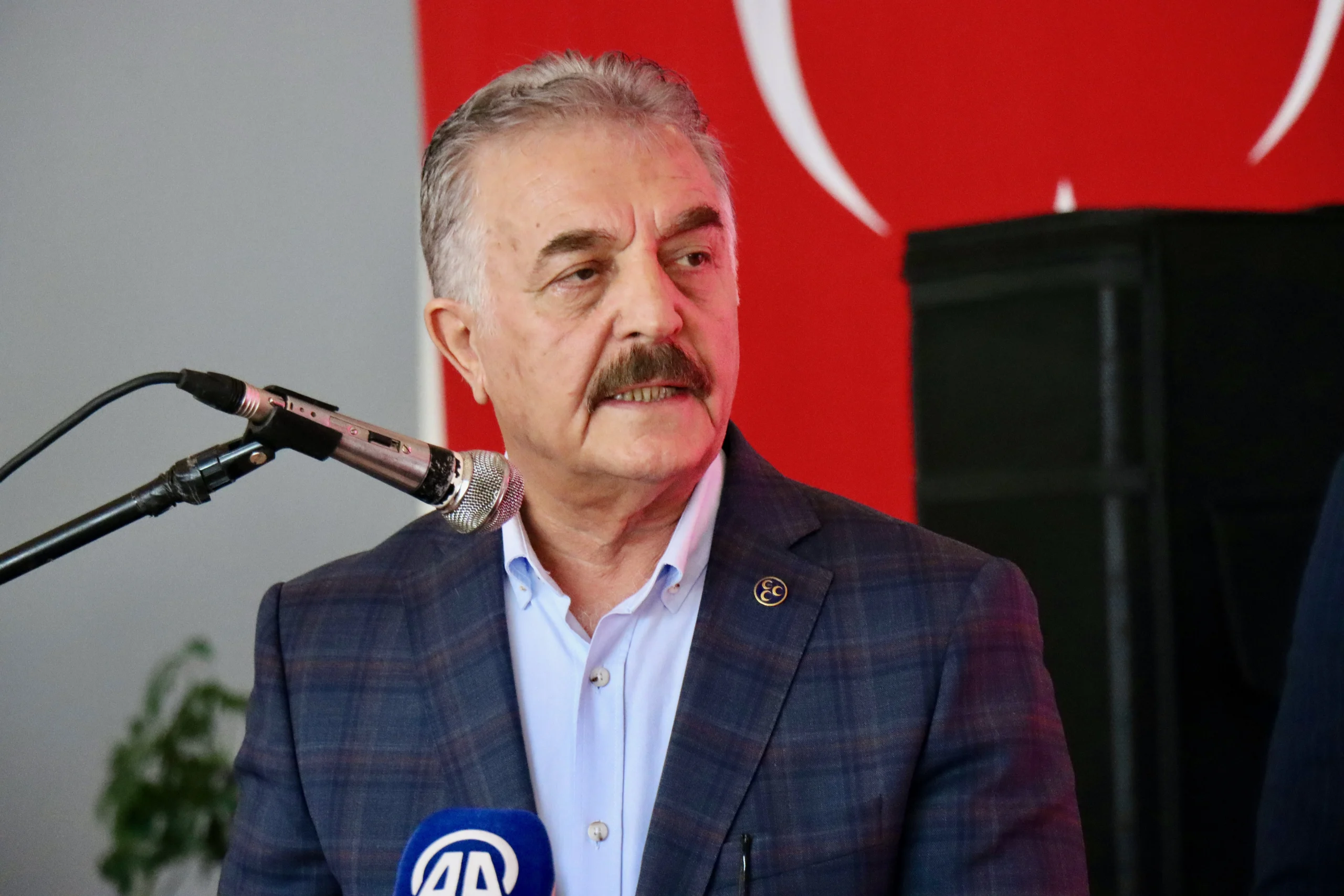 MHP Genel Sekreteri İsmet Büyükataman, Bursa’daki üye katılım toplantısında terörle
