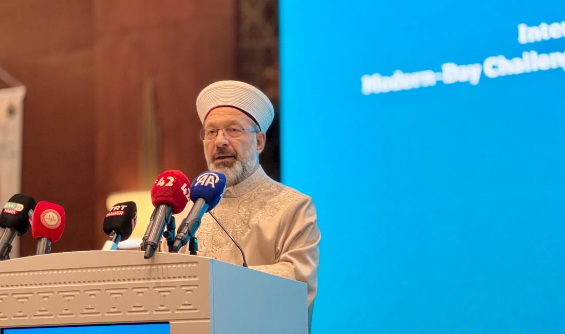 Diyanet İşleri Başkanı Erbaş: Sosyal medya aile yapısını tehdit ediyor Ali Erbaş, aile kurumunun sosyal medya ve dijital bağımlılık nedeniyle