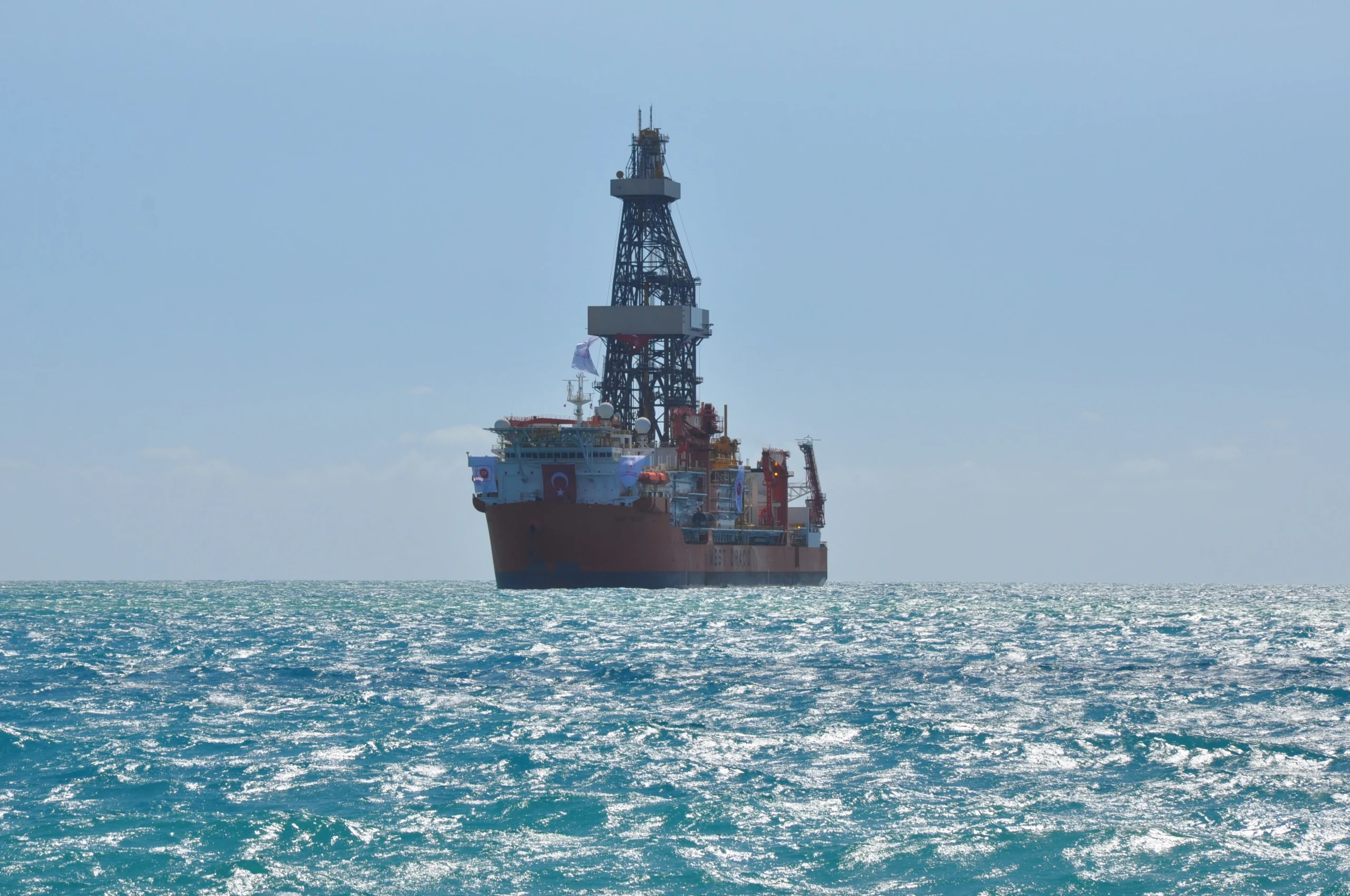 Enerji filosuna katılan 7. nesil ultra derin deniz sondaj gemisi,